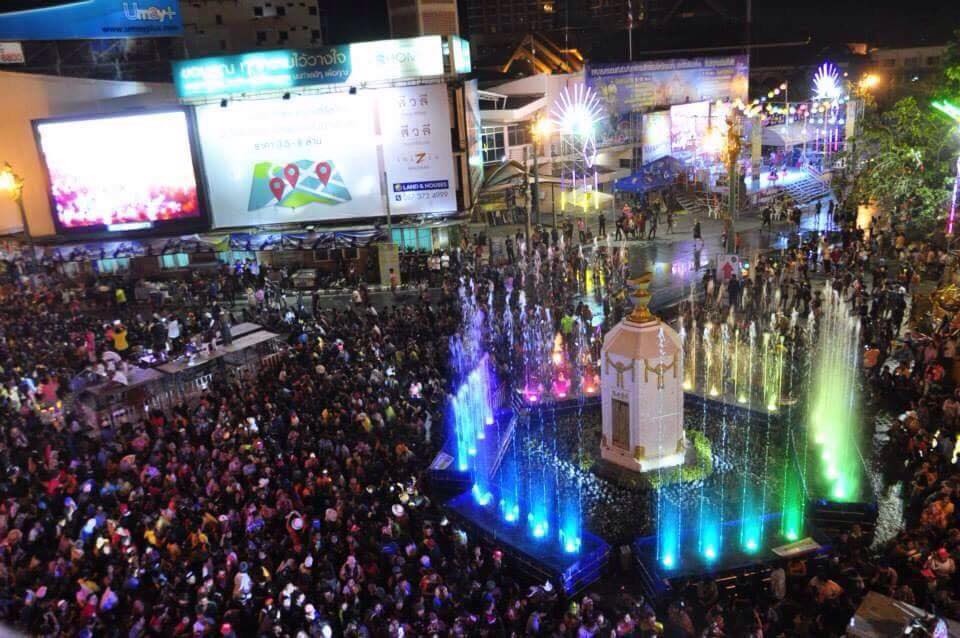 สงกรานต์ถนนข้าวเหนียว คืนที่ 2 ยังแซ่บเหมือนเดิม!